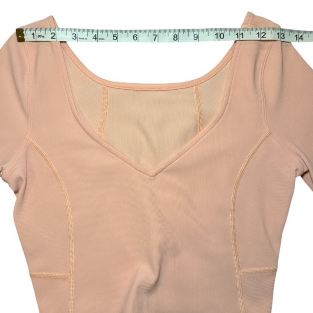 Lululemon Ribbed Contoured V-Neck Crop Top Sz 4 Malibu Peach Yoga Active - Picture 3 of 10